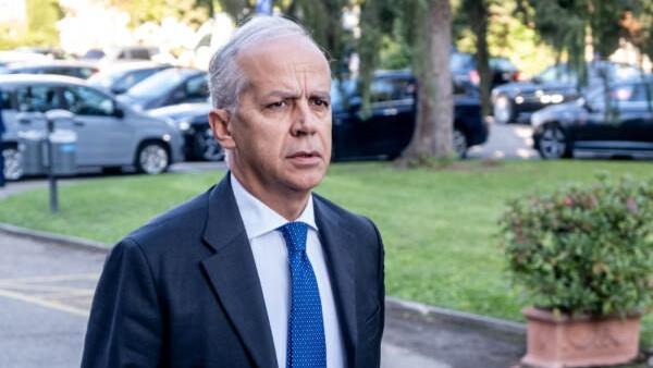 Il ministro dell’Interno Piantedosi: «Per Capodanno zone rosse in tutte le città»