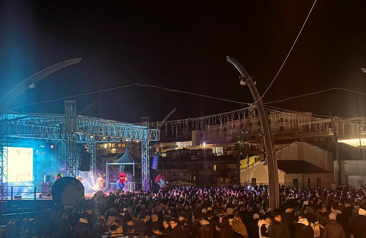 Navette e divieti a Castelsardo, il borgo è pronto per Elodie e Irama