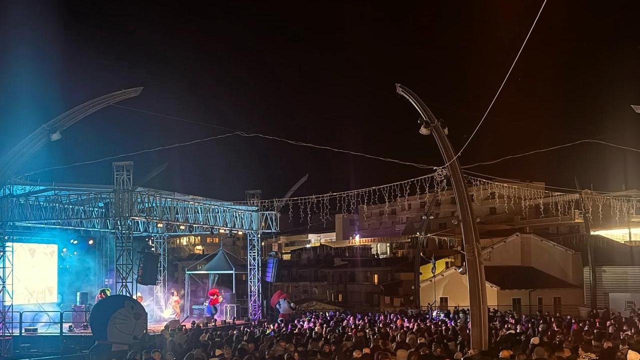 Navette e divieti a Castelsardo, il borgo è pronto per Elodie e Irama