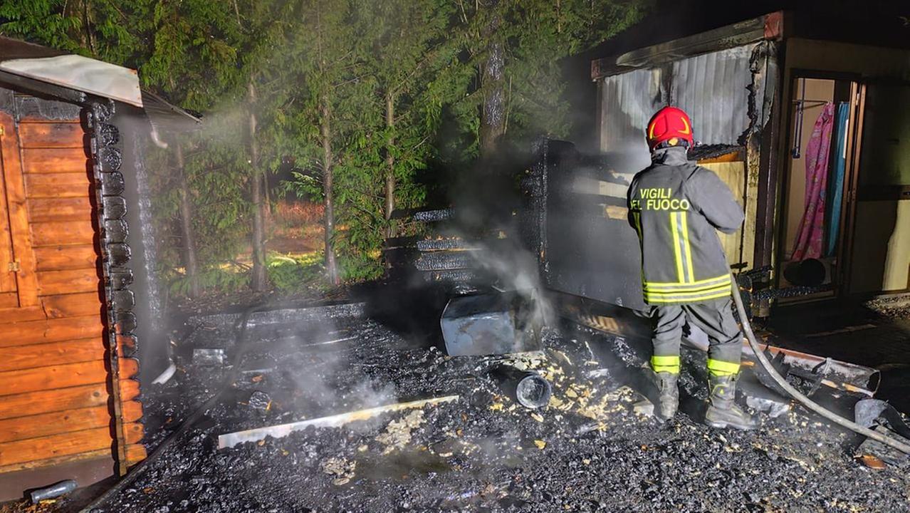 Incendio al Canoa Club Ferrara nell’Oasi di Vigarano Pieve