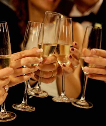 Cenone e musica a Capodanno nelle discoteche più note della Versilia: prezzi, proposte e ospiti speciali
