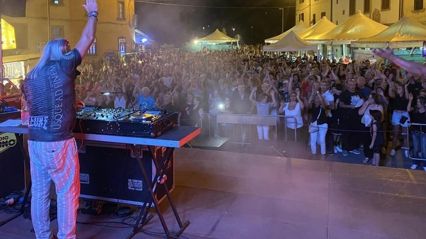 Dj Marco Bresciani a Cecina per dare il benvenuto al 2025<br>