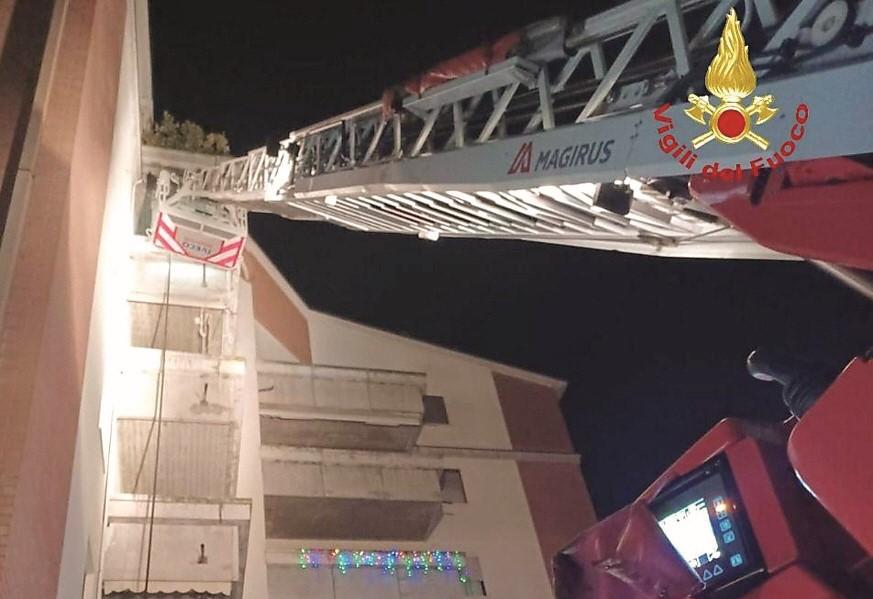 Vigili del fuoco senza autoscala: «Questo mezzo salva le vite»