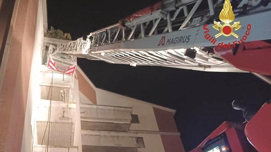 Vigili del fuoco senza autoscala: «Questo mezzo salva le vite»