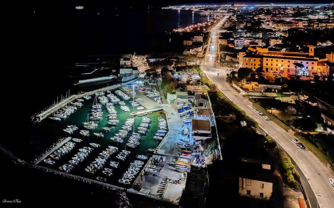 Livorno, moletto di Antignano-show. Buon anno nuovo