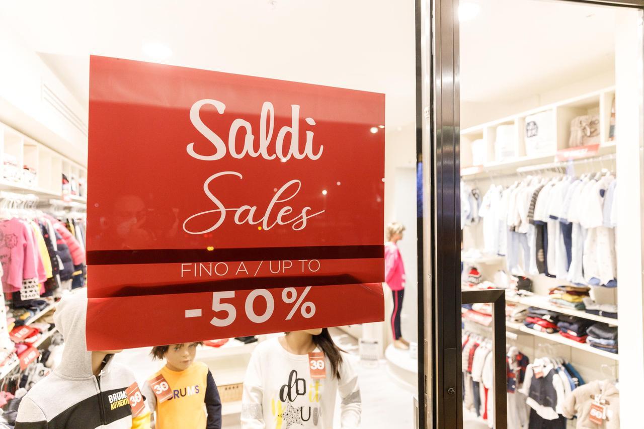 Saldi Invernali 2025 in Toscana Caccia agli Sconti tra Economia, Ecologia ed Etica Il Tirreno