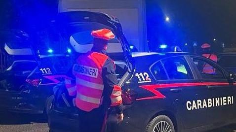 I carabinieri sono intervenuti per fermare l'uomo
