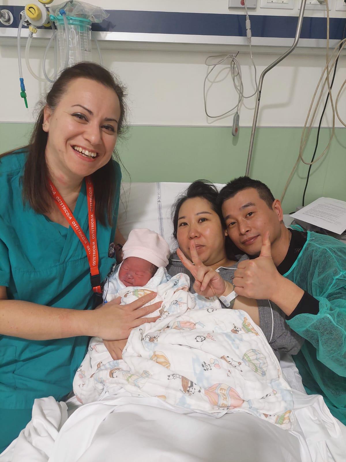 
	La piccola Lin Ruihan insieme ai genitori

