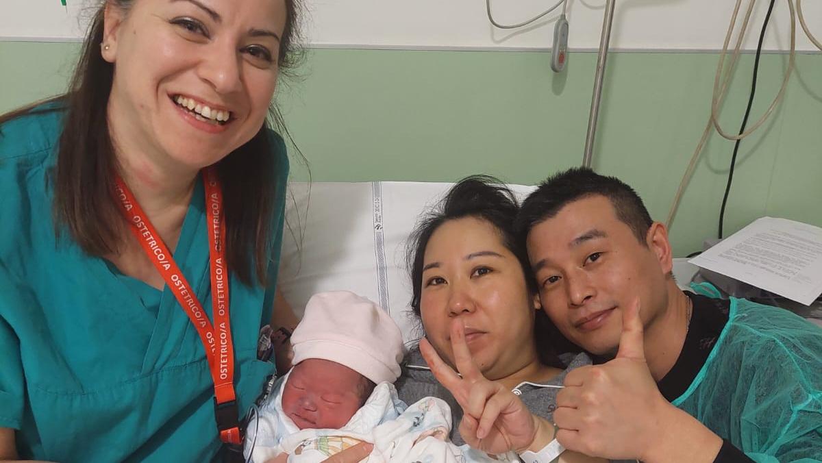 La piccola Lin Ruihan insieme ai genitori