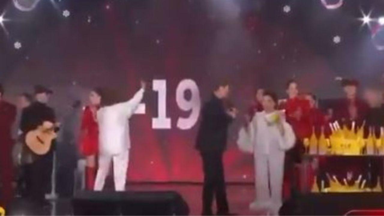 Il momento delle offese sul palco di Reggio Calabria