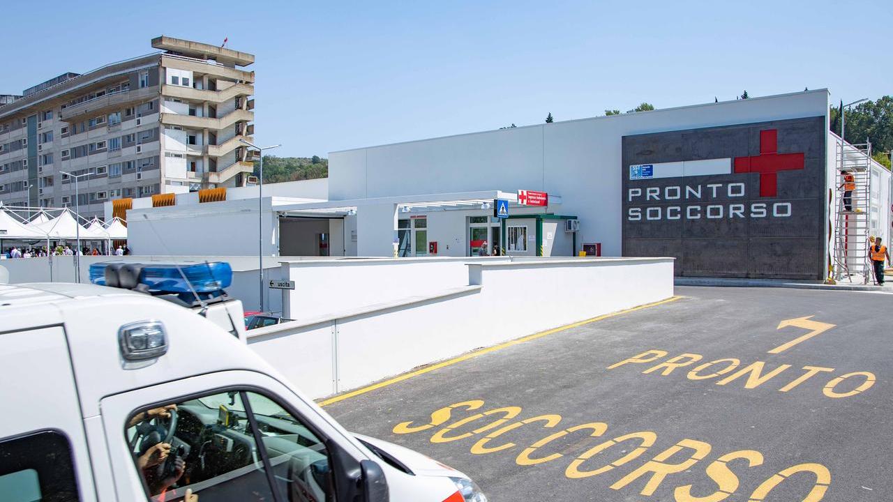 Capodanno a Firenze, 27enne accoltellato al torace al piazzale Michelangelo e un 21enne alla schiena in pieno centro. Uno è grave