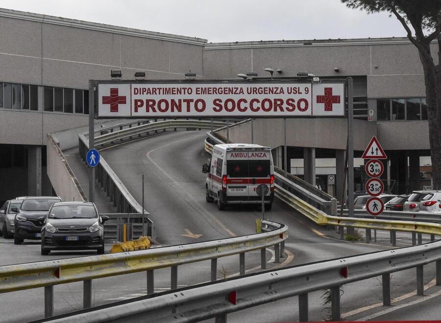Grosseto, ragazzini in ospedale intossicati dall’alcol
