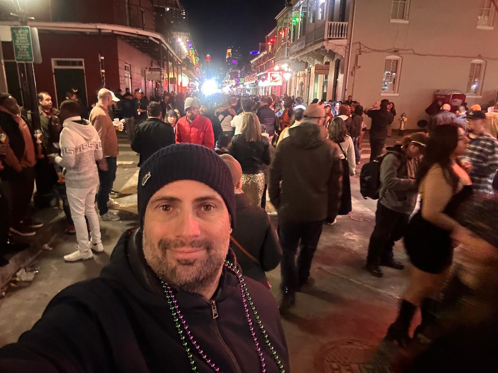 Emanuele Orlandini, uno dei quattro livornesi scampati all'attentato, pochi minuti sul luogo della tragedia