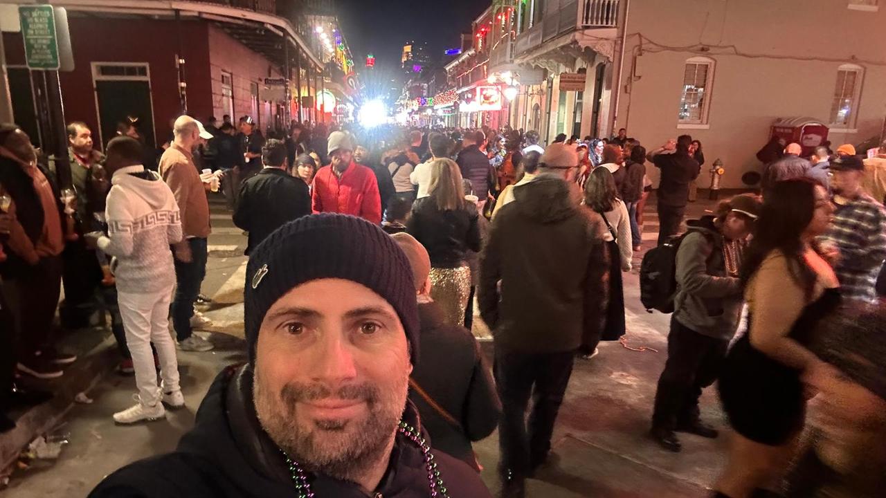 Emanuele Orlandini, uno dei quattro livornesi scampati all'attentato, pochi minuti sul luogo della tragedia