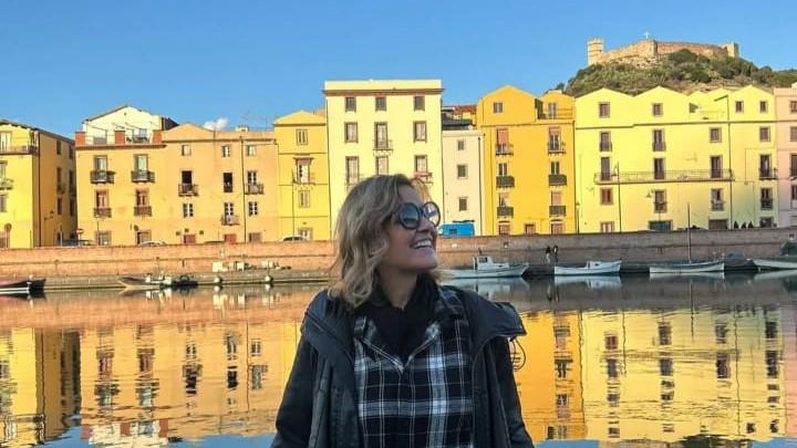 Irene Grandi, cartolina da Bosa: «Buon anno dalla favolosa Sardegna»