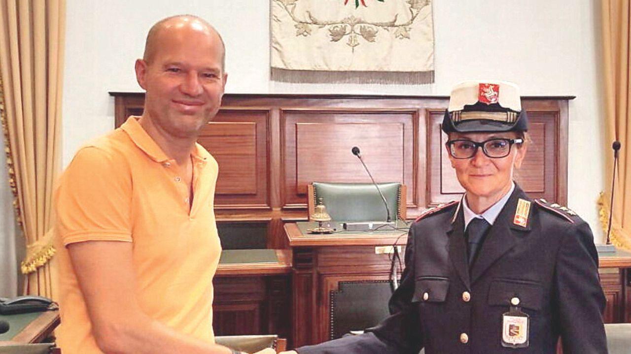 Simona Molesti con il sindaco quando le affidò l’incarico nel 2022