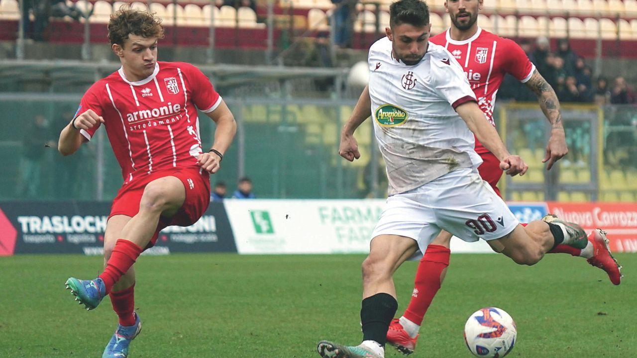 Il bomber Simone Rossetti