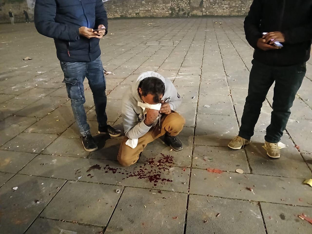 
	L'uomo ferito durante una rissa in piazza Santa Maria delle Carceri

