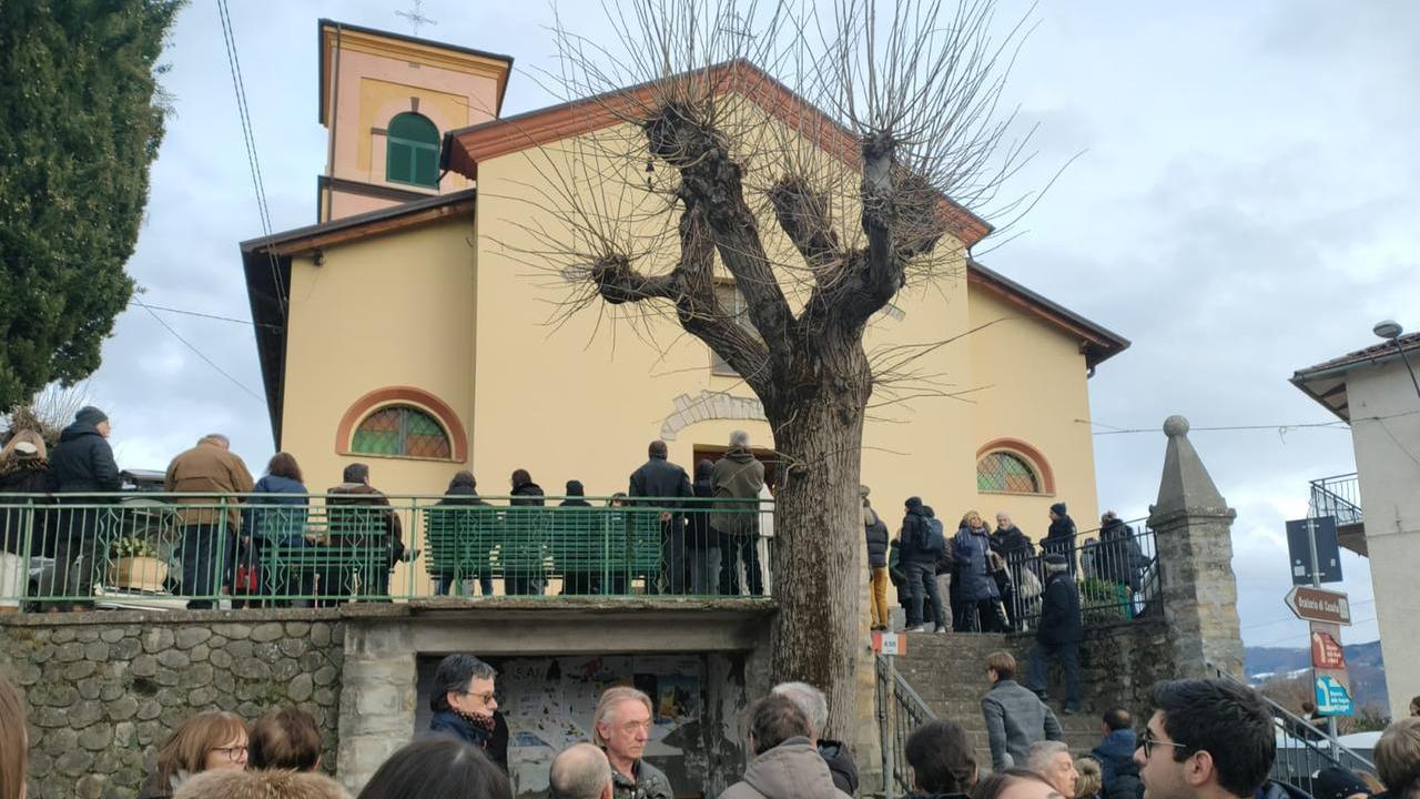 Folla commossa per dire addio a Manoel, morto a 17 anni in un incidente. «Ci mancherai»