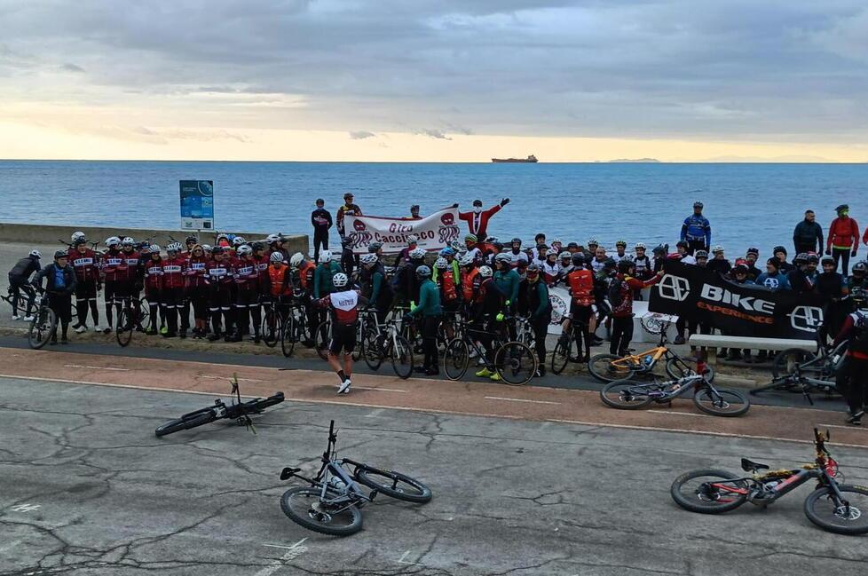 A Livorno si va in bici per l’Epifania e si raccolgono rifiuti