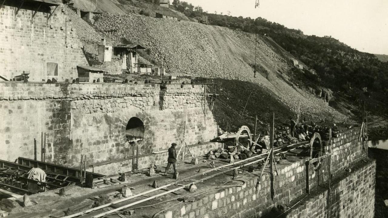 I lavori per la costruzione della diga Santa Chiara sul Tirso
