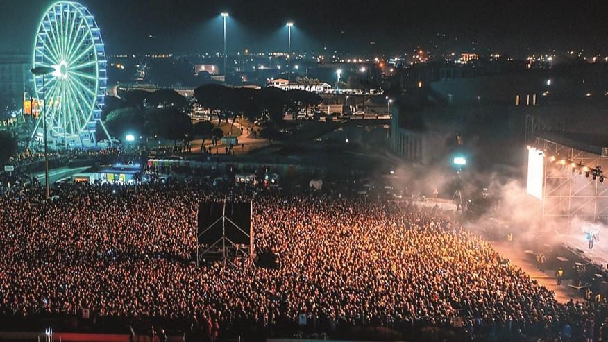 Capodanno a Olbia, folla mai vista. Il Comune elogia la Regione: «Ottima promozione»