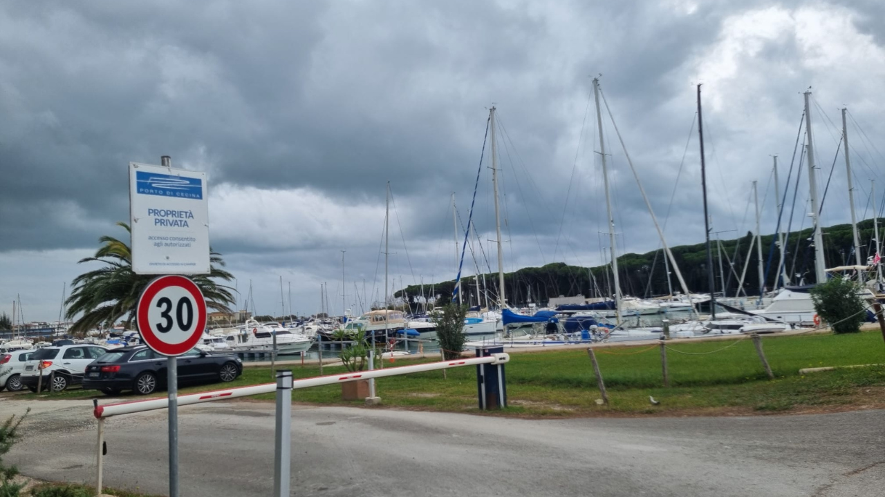 L’ingresso del porto di Cecina