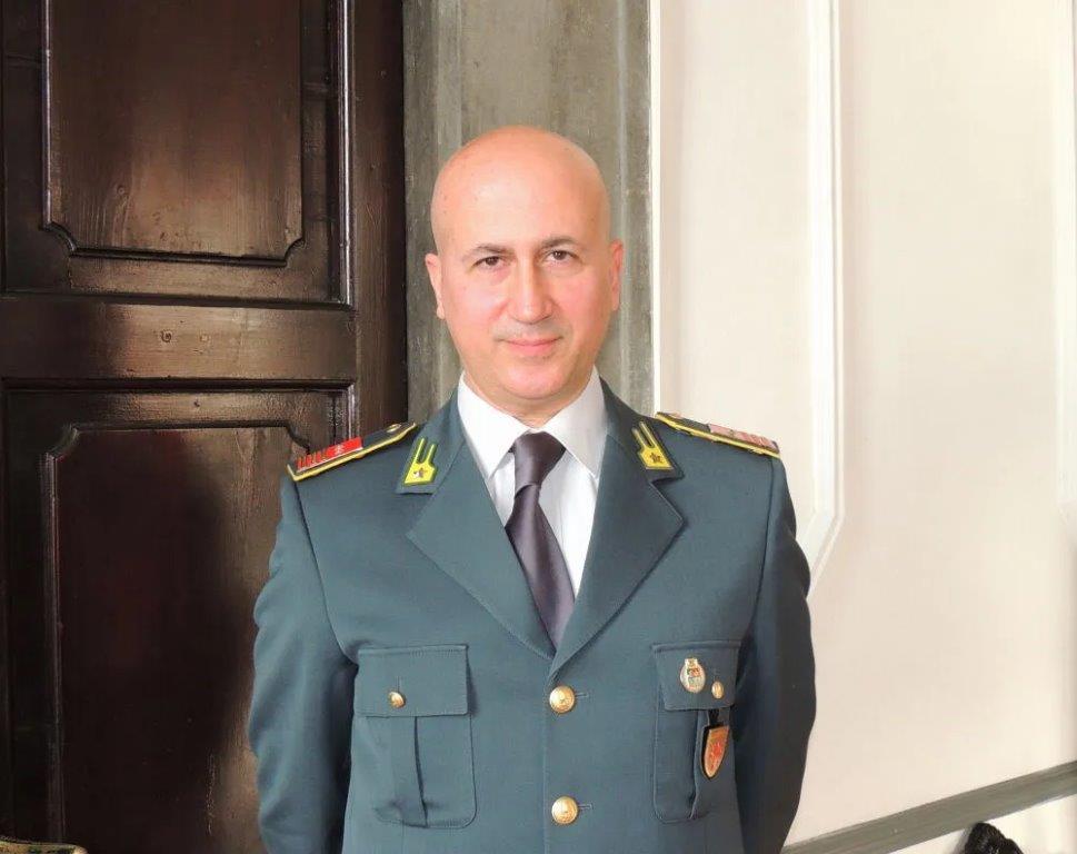 <div data-oembed-url="https://www.iltirreno.it/lucca/cronaca/2025/01/03/news/guardia-di-finanza-nuovo-comandante-a-castelnuovo-1.100640699">
	<div>
		<div style="left: 0; width: 100%; height: 0; position: relative; padding-bottom: 79.257%; padding-top: 120px;">
			<iframe allowfullscreen="" src="//if-cdn.com/s0JYuef?app=1" style="top: 0; left: 0; width: 100%; height: 100%; position: absolute; border: 0;" tabindex="-1"></iframe>
		</div>
	</div>
</div>


	&nbsp;

