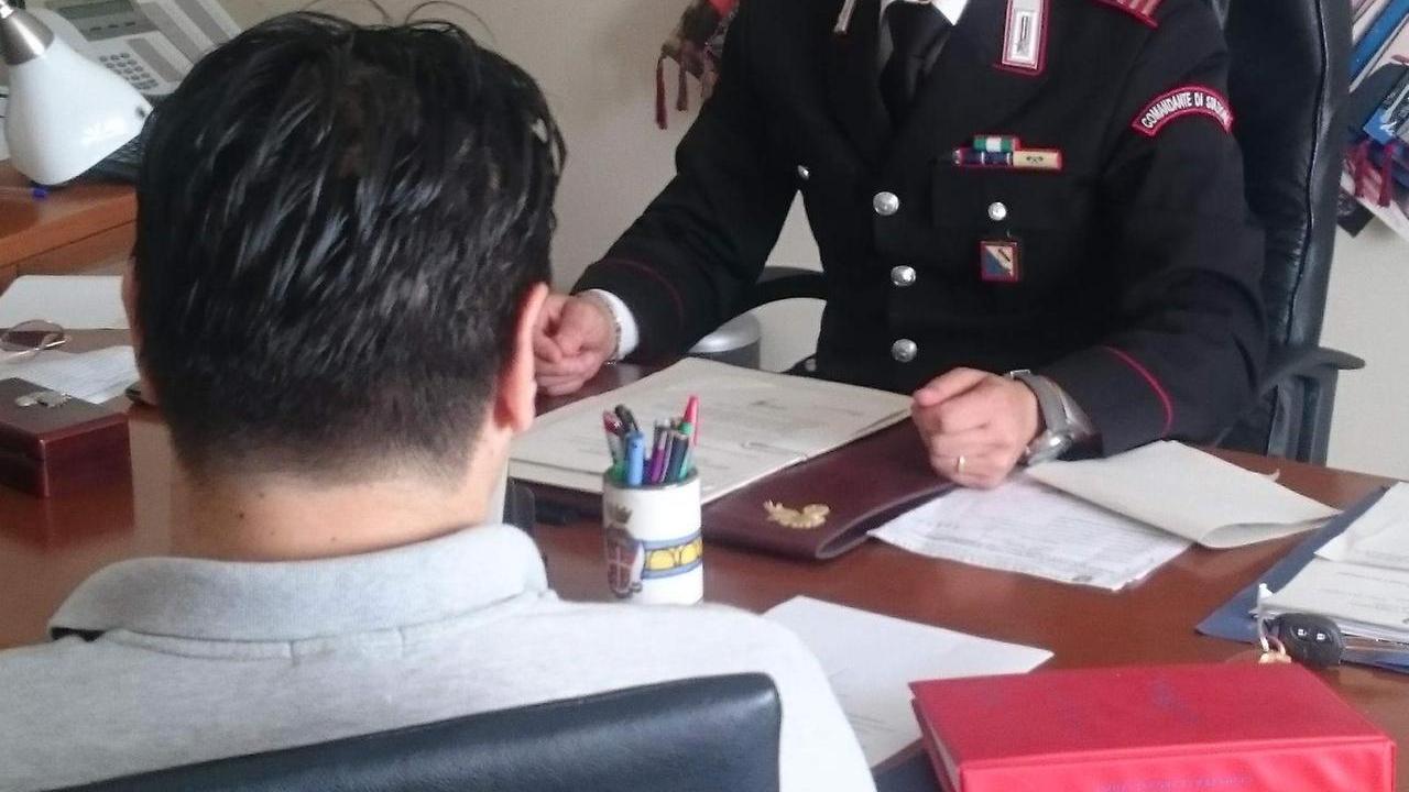 Si spaccia per carabiniere e tenta di sottrarre centomila euro