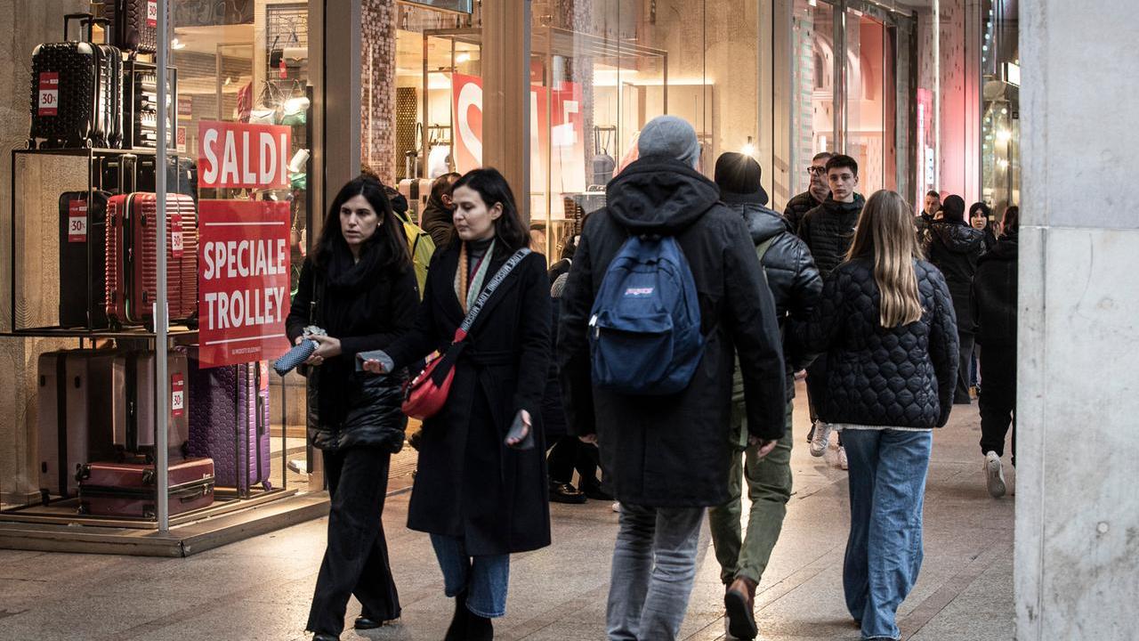 Saldi al via, ecco quanto spenderanno i sardi