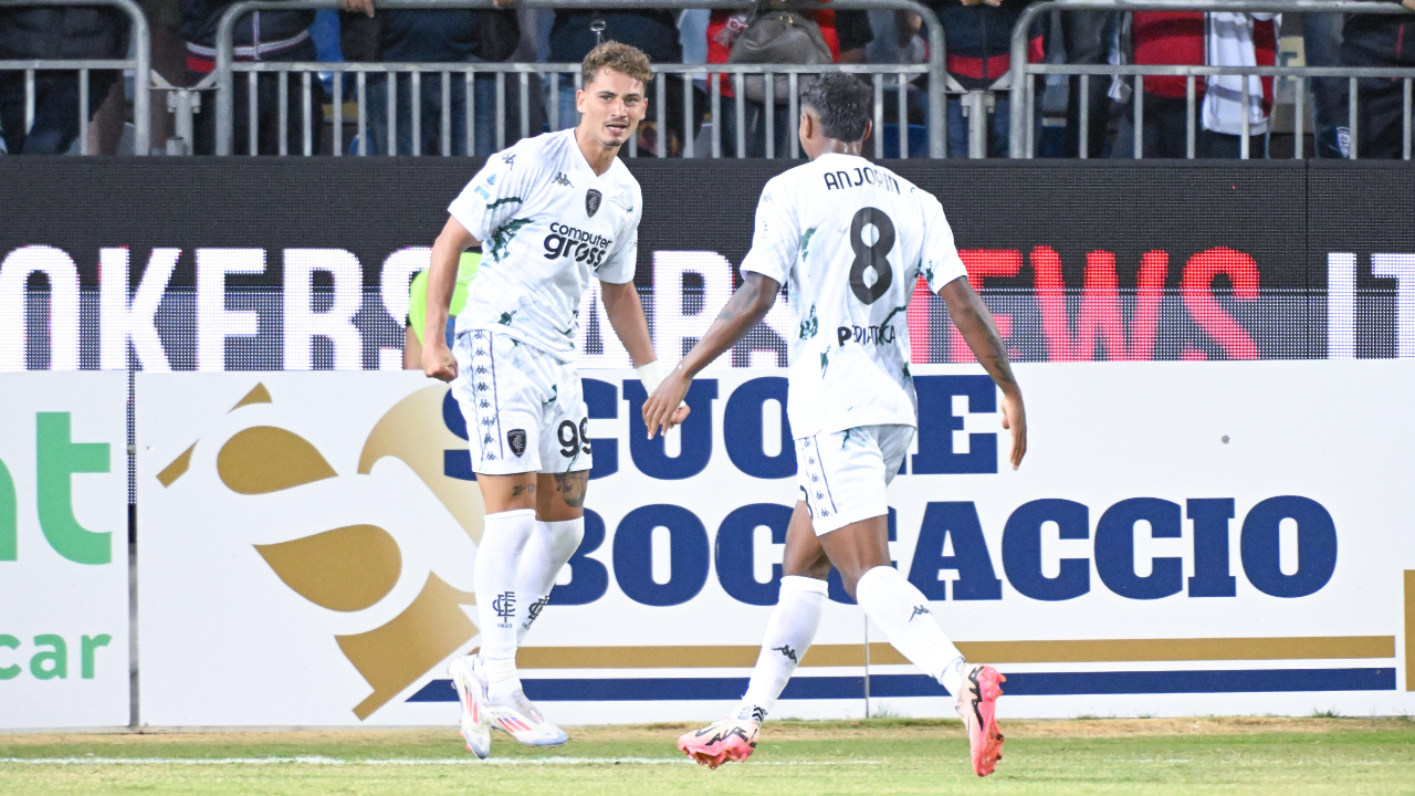 
	Esposito e Anjorin festeggiano dopo un gol (LaPresse)

