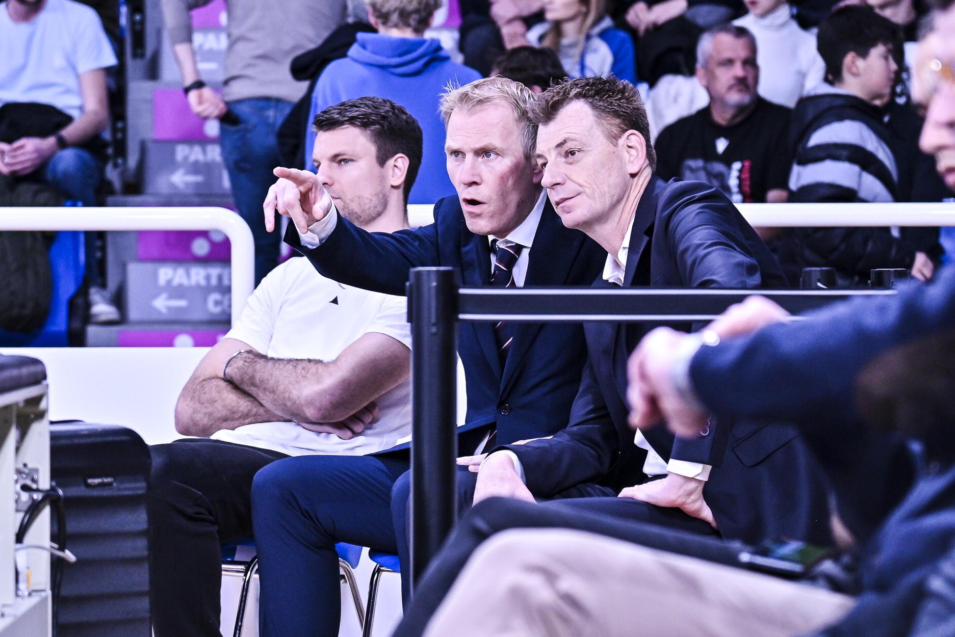 Il nuovo coach del Pistoia Basket, lo sloveno Gasper Okorn (a destra), insieme a Marco Sambugaro