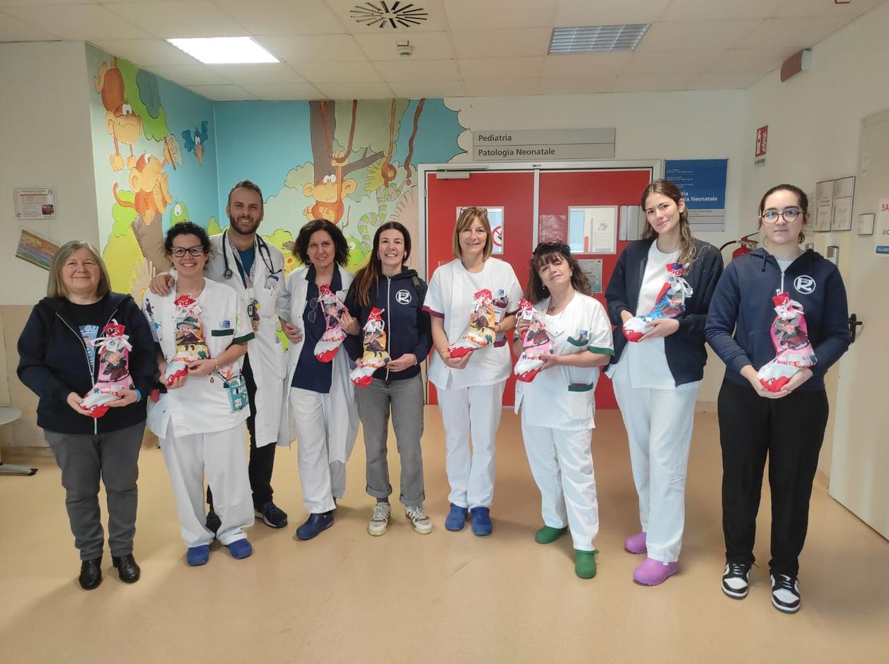 Pediatria Livorno, consegnate le calze dalle “Rebels Pielle - sezione Girls” per l’Epifania