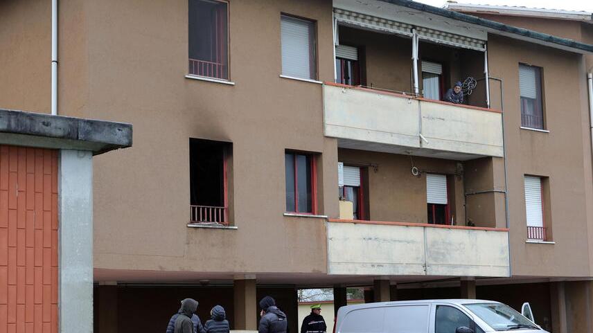 L'intervento dei soccorritori in via Aldo Moro a Castelfranco di Sotto (foto Silvi)