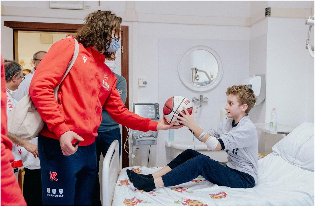 Unahotels, Chillo e Cheatham “Befane” per un giorno nel reparto di pediatria