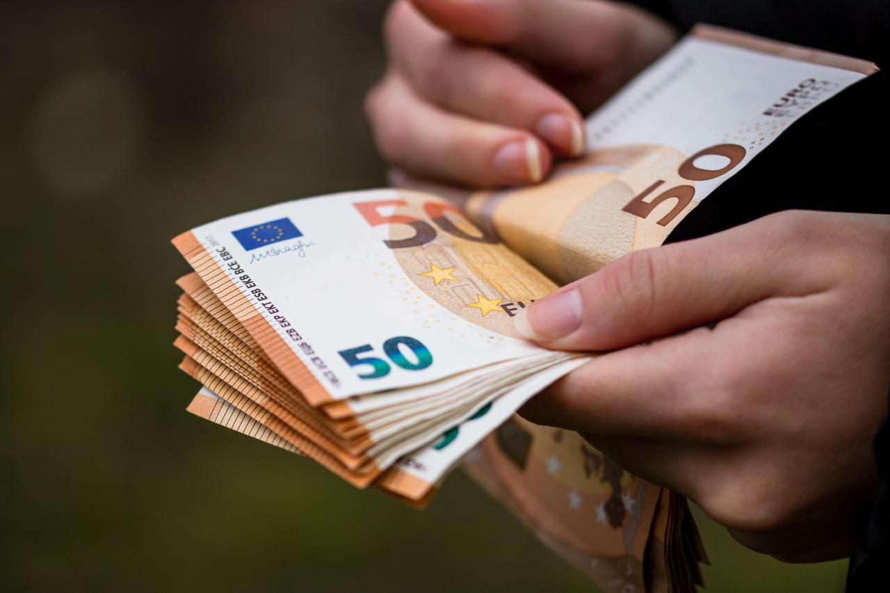 Fino a giugno si lavora per pagare le tasse: l'esperto spiega il meccanismo che fa crescere le imposte