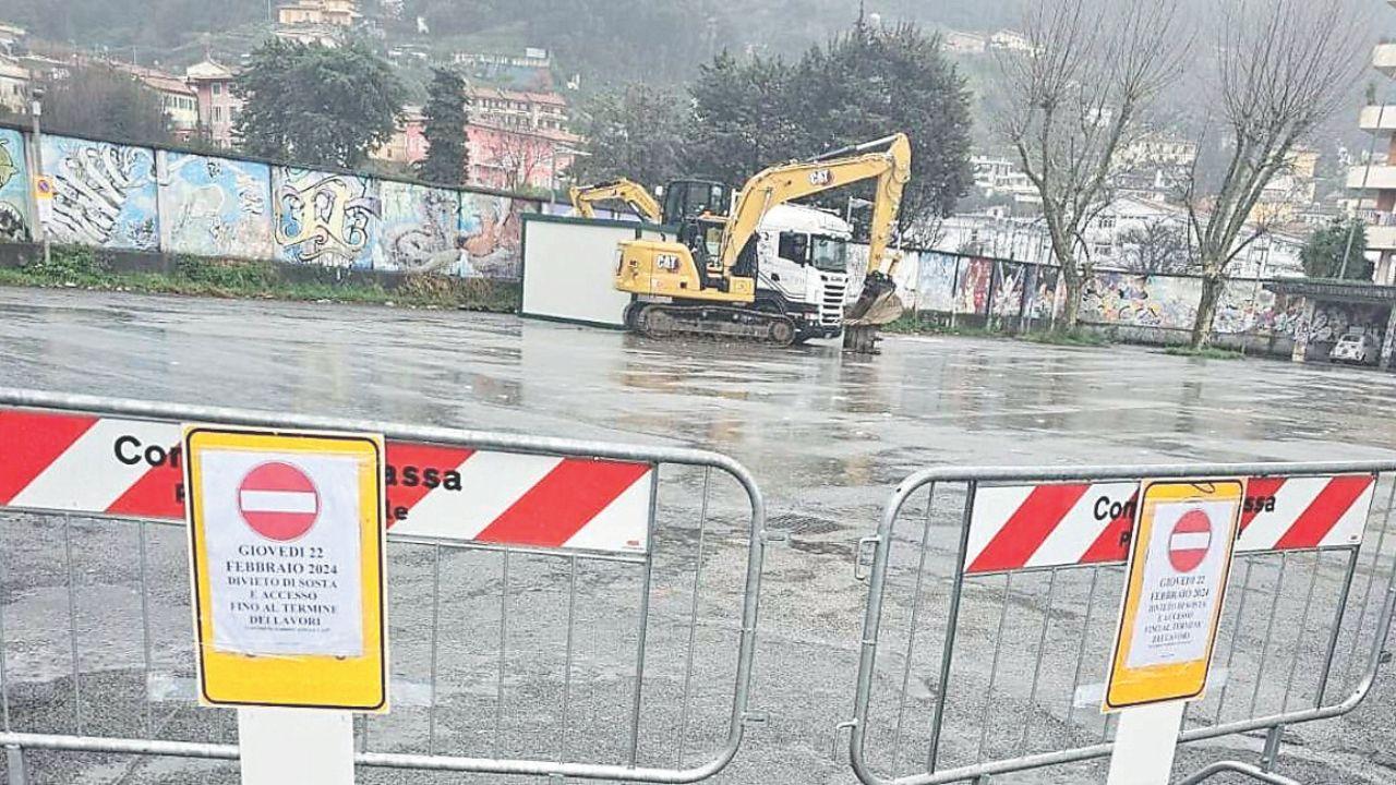 L’ex deposito chiuso per l’inizio dei lavori (Foto d’archivio)