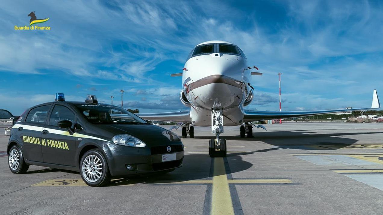 Aerotaxi a noleggio, evasi 330mila euro di tasse