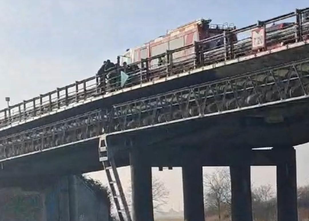 Lido Estensi, cerca di compiere un gesto estremo: salvato dai carabinieri