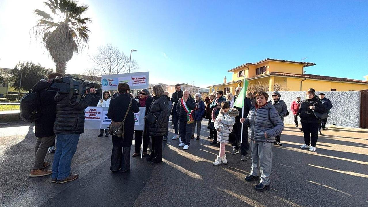 A Oschiri la marcia per la salute: «Da un anno senza medico di base»