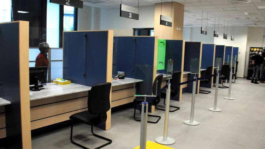 «Chi è l’ultimo?» Così si aspetta al Cup dell'ospedale Apuane