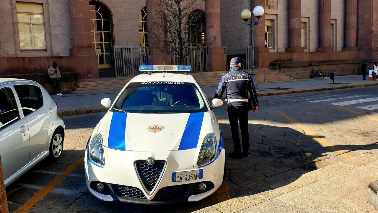 Sassari, colpisce alla testa un giovane e gli ruba il cellulare: arrestato un 29enne