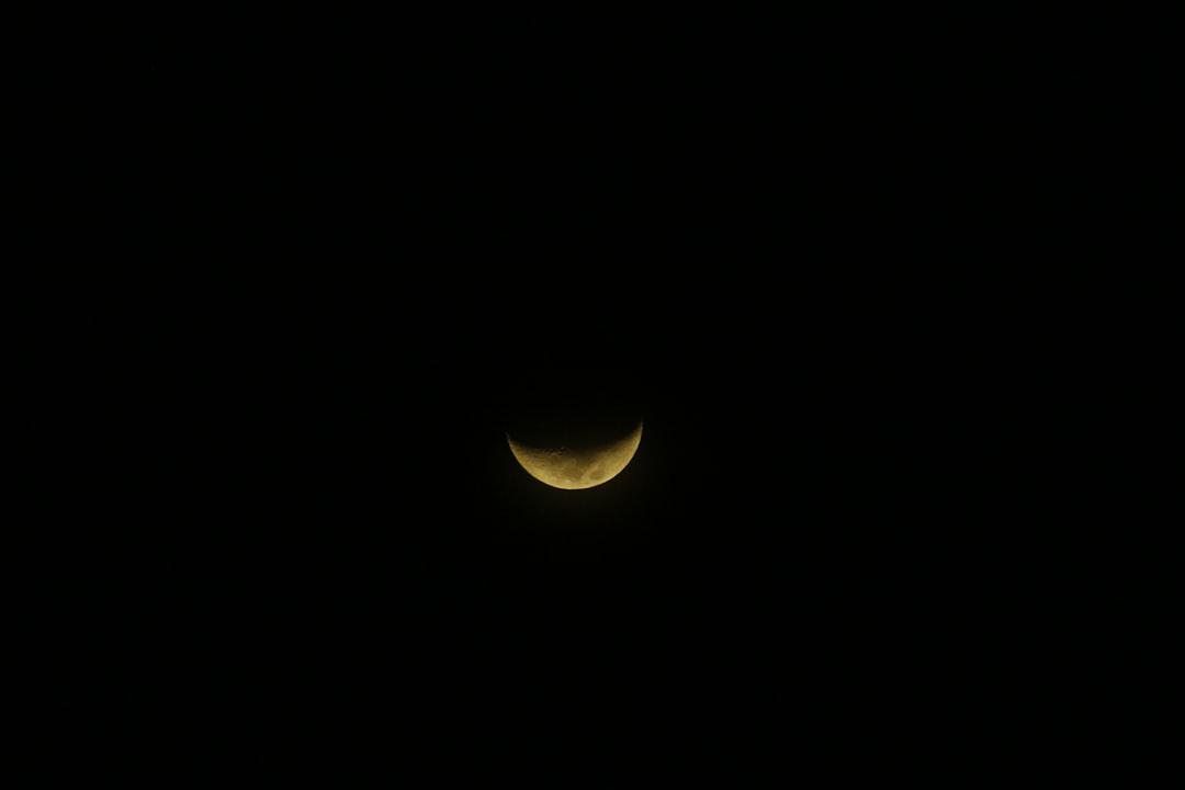 Spettacolo in cielo, la Luna “si mangia” Saturno: la spiegazione del fenomeno