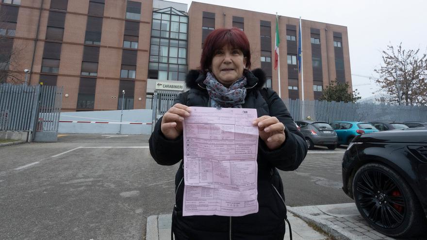 Donna presa a schiaffi sotto casa: «Ho solo chiesto pulizia». E l'aggressore è già libero