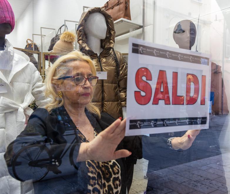 Ferrara, saldi per tutti i gusti, dal 20 al 60%. «Le occasioni spariscono presto»<br type="_moz" />
