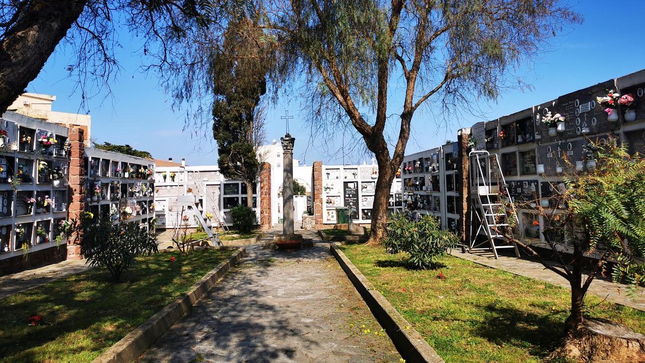 Porto Torres, nei cimiteri non ci sono loculi. Il sindaco revoca 80 concessioni