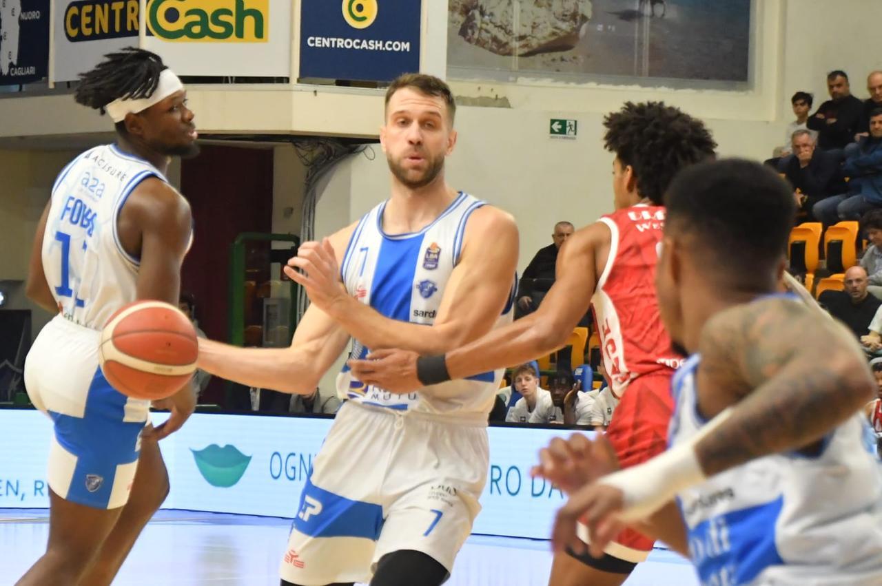La Dinamo non rimonta con Varese e perde in casa 81-86