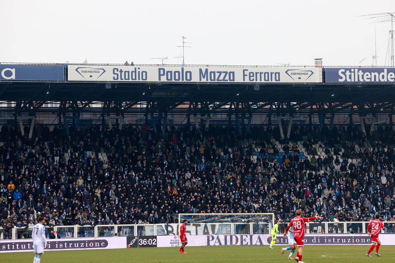 La partita della Spal vista dal tetto del palazzo accanto allo stadio Mazza