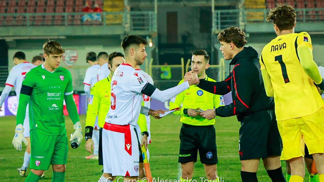 Carpi e Milan Futuro alla stretta di mano. Foto: Alessandro Torelli
