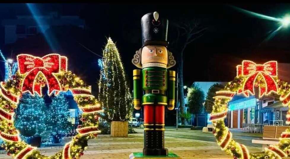 Lido Estensi è un piccolo gioiello. Ma il nuovo viale rimane vuoto